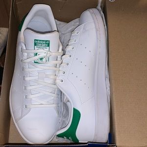 Stand smith adidas green and white only worn 2 times